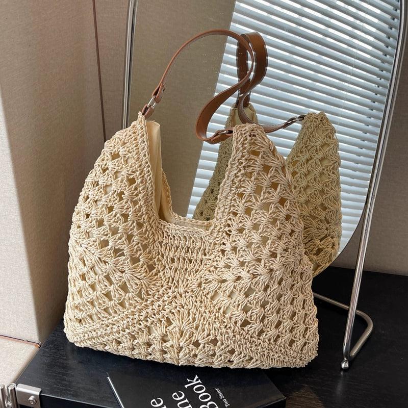 Chic and Spacious: Large Capacity Straw Crossbody Bag – Ideal for Sunny Days Carauana Store