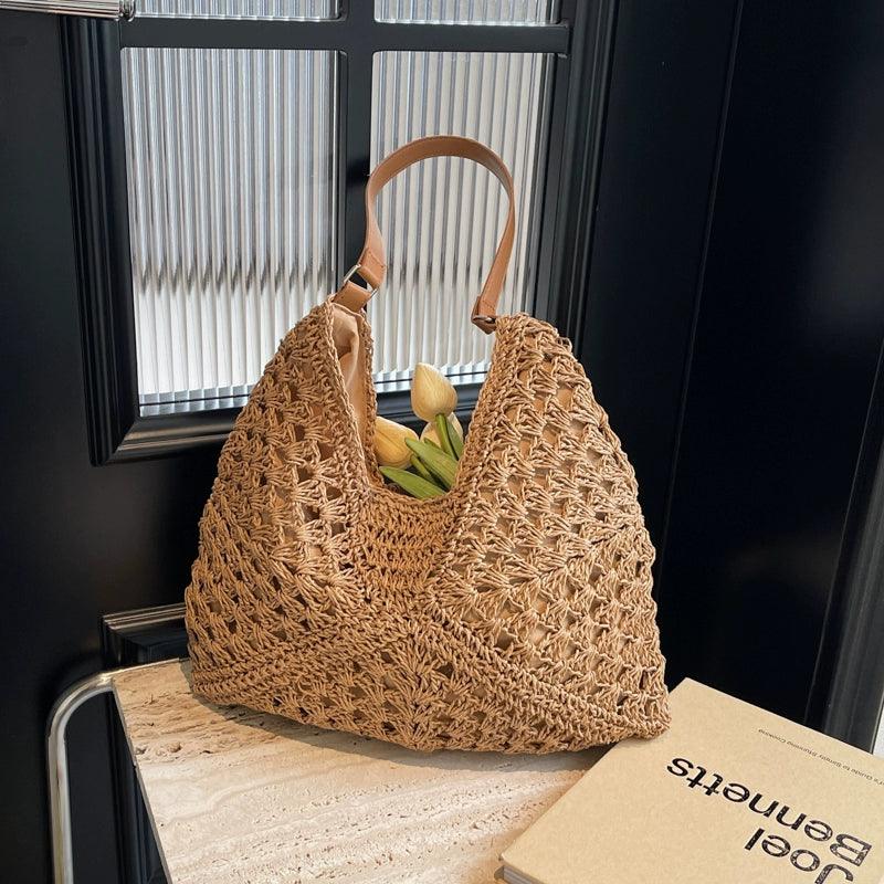Chic and Spacious: Large Capacity Straw Crossbody Bag – Ideal for Sunny Days Carauana Store