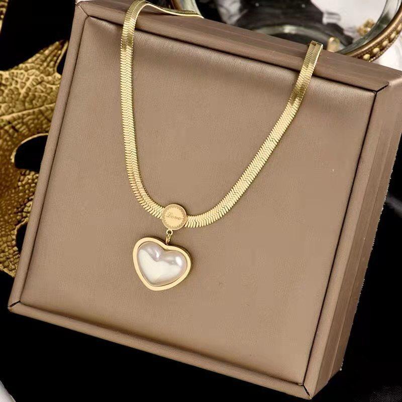 Vintage Rust Steel Zircon Necklace Flat Snake Bone Chain Blade Chain Square Emerald Pendant Necklace Women Carauana Store